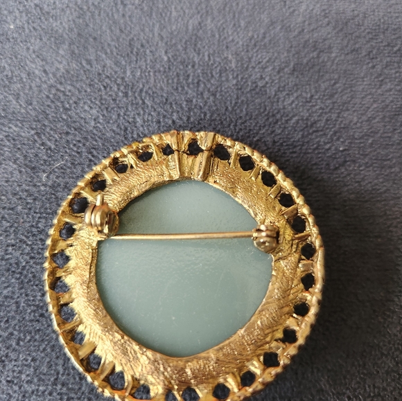 Resin Cameo Brooch Vintage Cameo Jewelry Costume Jewelry Man Women - Picture 2 of 3